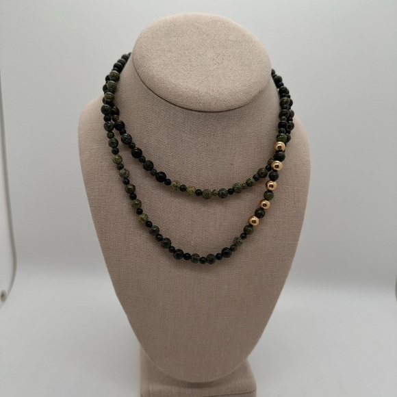 Green [Jasper] beaded necklace - Picture 2 of 5